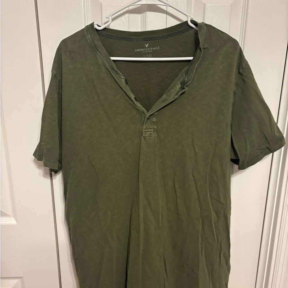 American Eagle Outfitters Olive Short Sleeve Tee